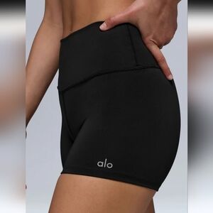 Alo Yoga 3" Airlift Shorts
